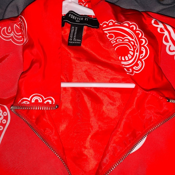 ❌(SOLD ELSEWHERE)❌
Sz.M Red&White Bandanna Pattern Forever 21 Hoody - Picture 2 of 7